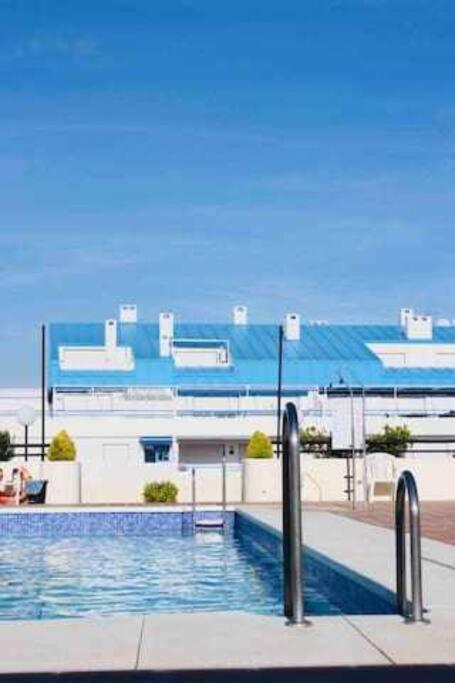 Large Modern Beach Front Apartment, Rooftop Pool!! マルベーリャ エクステリア 写真