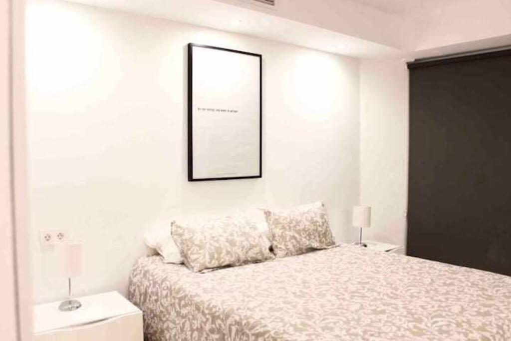 Large Modern Beach Front Apartment, Rooftop Pool!! マルベーリャ エクステリア 写真
