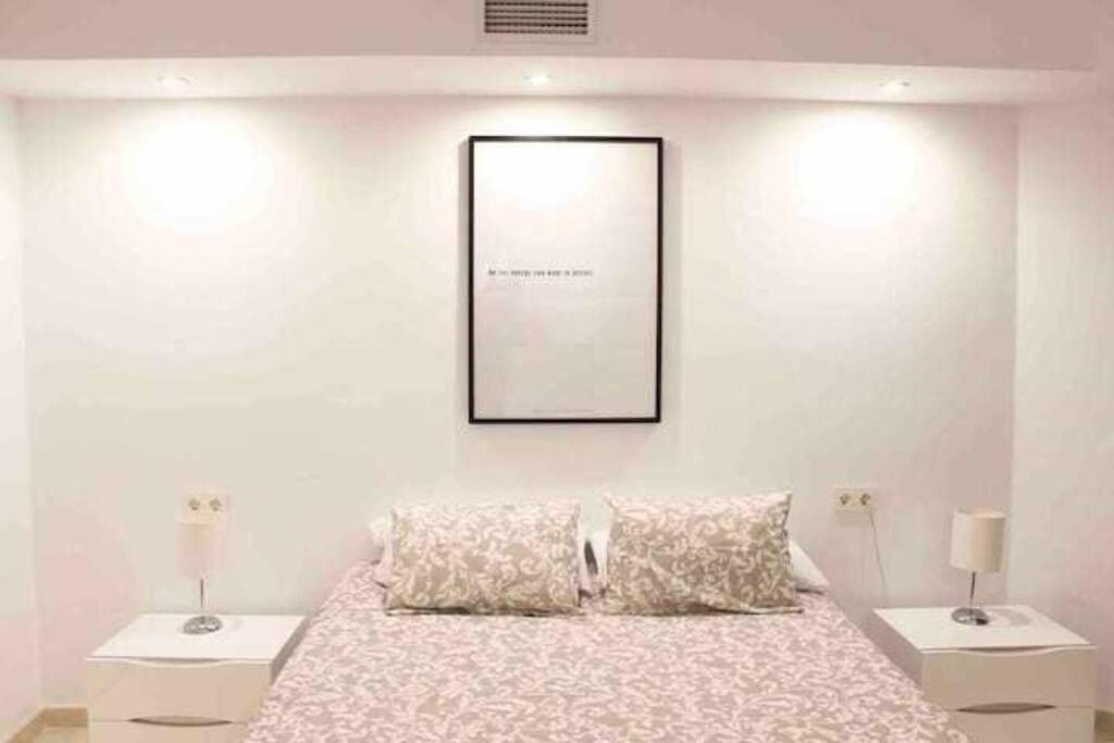 Large Modern Beach Front Apartment, Rooftop Pool!! マルベーリャ エクステリア 写真